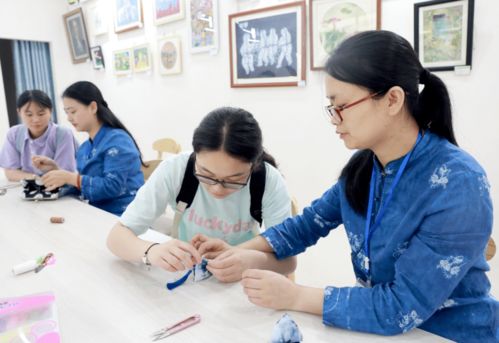 華鎣市青少年文化藝術展示交流中心及文創產品交易市場開市